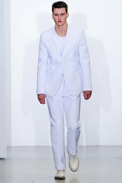 Look 27